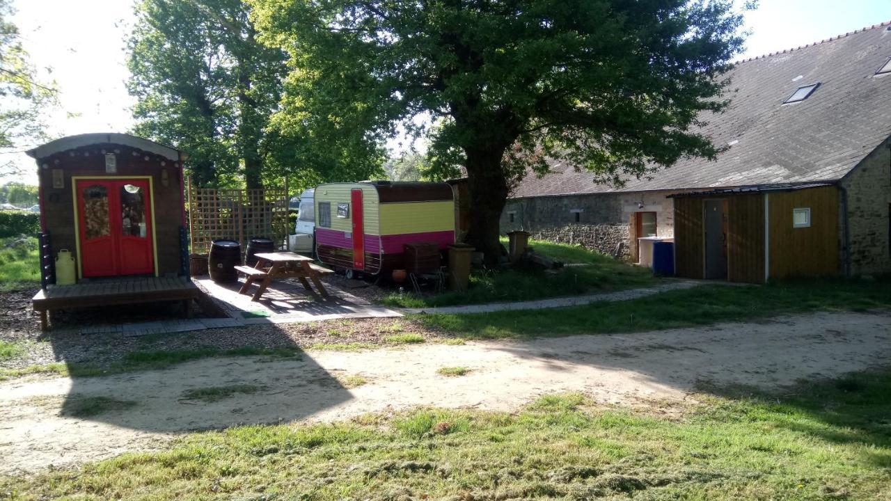 La Roulotte Chainoux Bains-sur-Oust Exteriör bild
